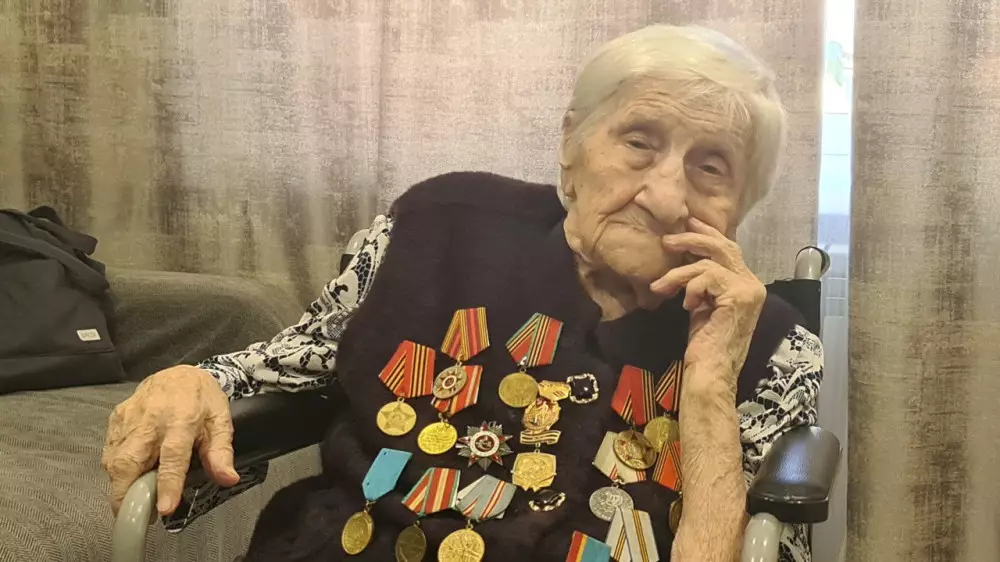 “Вернусь домой и маму обниму“: 101-летняя снайпер вспоминает войну