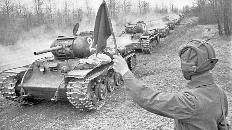 Танкі тізгіндеп, жауды жыққан төрт қазақ қызы жайлы білесіз бе?