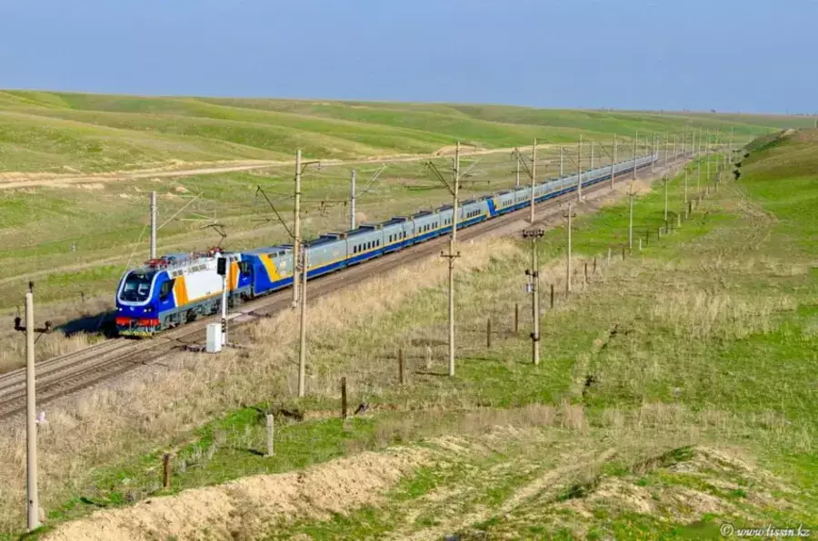 Қостанай станциясында пойыз бен көлік соқтығысты