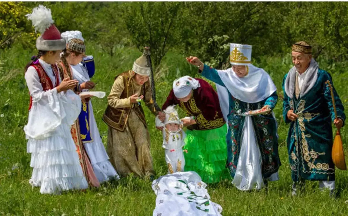 Бүгін қазақстандықтар Аналар күні мерекесін атап өтіп жатыр