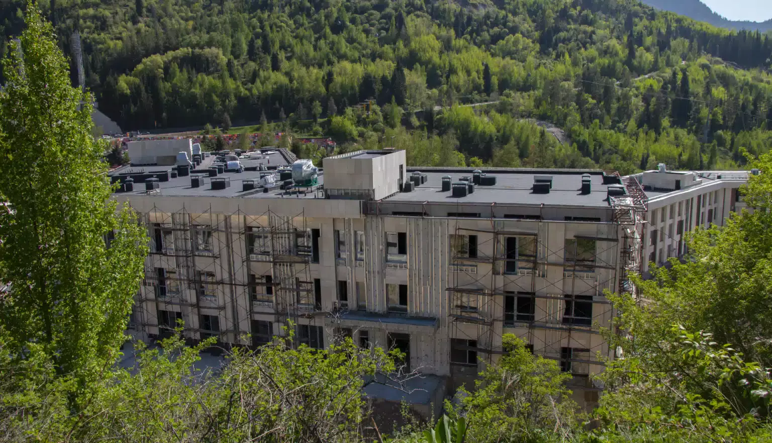 Боранбаевқа тиесілі элиталық қонақ үйдің құрылысы үш жылдан бері аяқталмай келеді