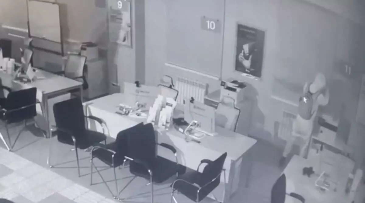 Алматыда ер адам түнделетіп банк бөлімшесін тонамақ болған