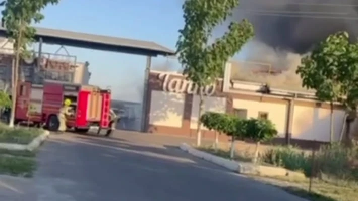 На территории предприятия по производству кетчупа в Ташкенте произошел пожар