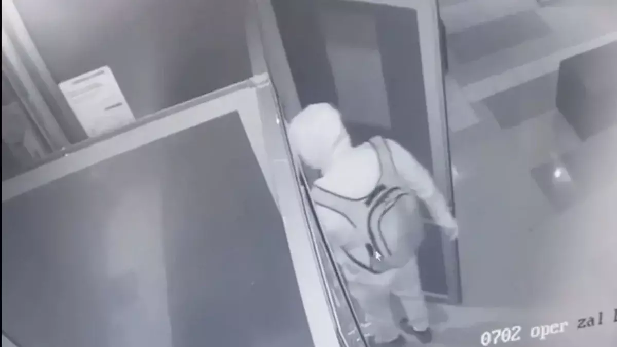 Алматыда банк ғимаратына кіріп, ақша ұрламақ болған адам ұсталды