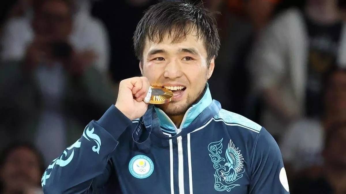 Чемпион Олимпиады Елдос Сметов вернулся в Казахстан