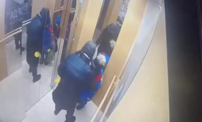 Астанада лифтте 5 жастағы баланың бетін пышақпен тілгілеген жігіт жазасыз қалды