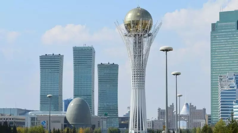 "Хватит гордиться прошлым": казахстанских политиков призвали "забыть" об Астане