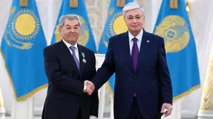 Президент көрнекті мемлекет және қоғам қайраткері Қуаныш Сұлтановқа «» орденін cалтанатты түрде табыстады