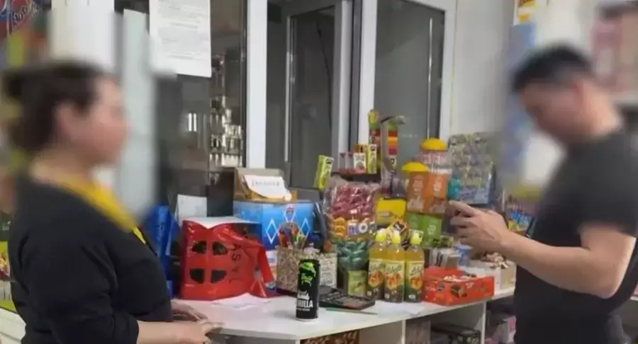 “Көз тиюден” арыламын деген сатушы алаяққа тап болды