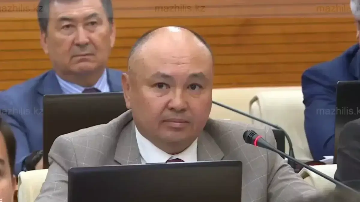 «Ақын-жазушылар қаптап кетпей ме»: ЖИ-ге Саиров туралы өлең жазғызған депутат дабыл қақты