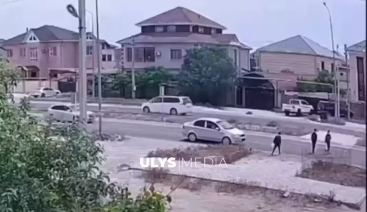 Ақтауда жаяу жүргіншілер жолында екі бала көлік қағып кетті