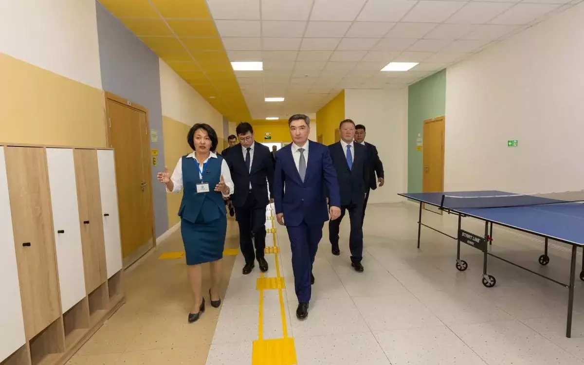 Олжас Бектенов Қостанай облысындағы білім беру нысандарына барды