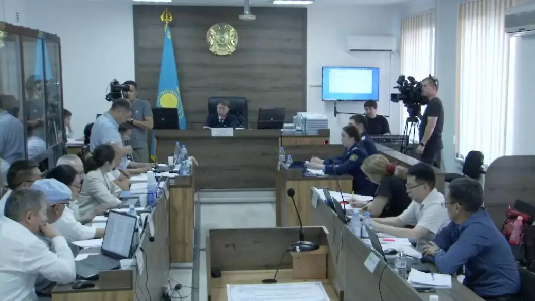"Қаржаубайдың өзі келді – бізді қорлап, бізді де ұрды": Айыпталушы Нұрбол Тоқтаубаев жәбірленушілерді айыптады