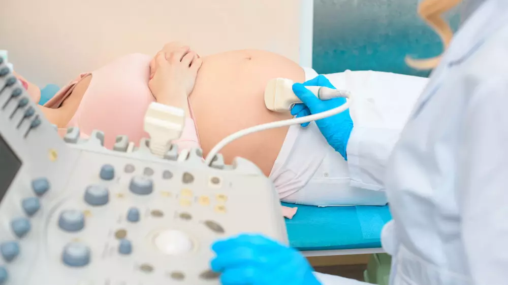 В Павлодаре закрывают роддом: что будет с пациентками и персоналом?