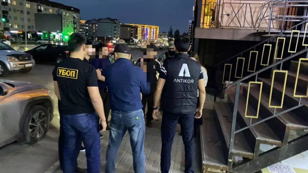 Выдавал себя за антикоровца -  в Актобе задержали вымогателя