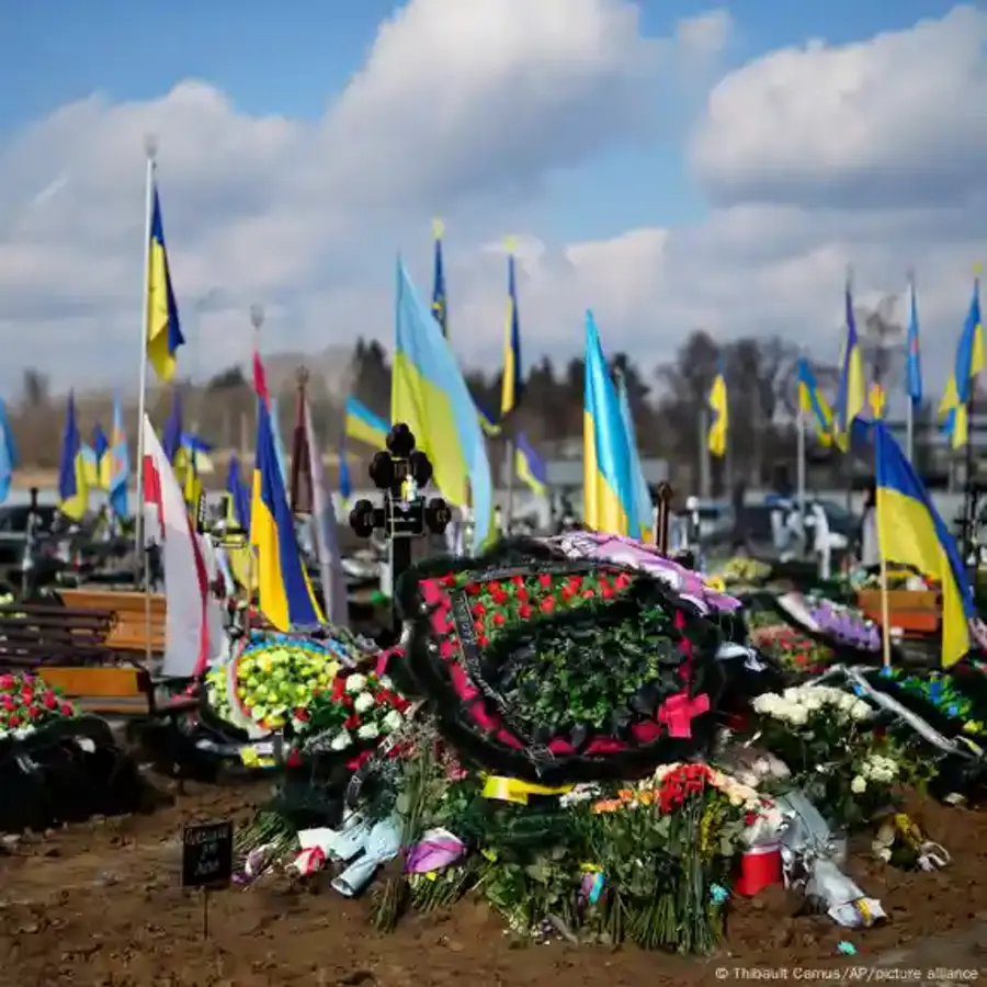 Украина қаза тапқан 909 сарбазының мәйітін елге қайтарды