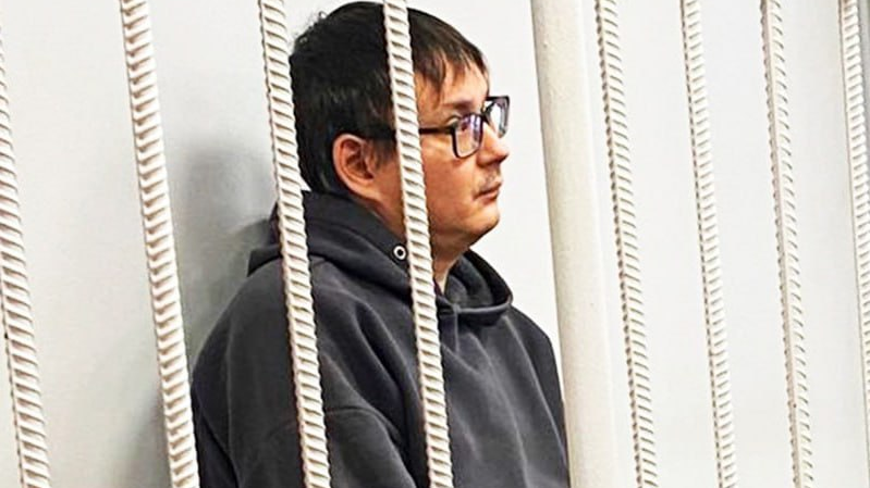 Әкесі нашар баға алған қызының беті мен мойнын бұрағышпен жарақаттап, өлімші етіп сабап тастады