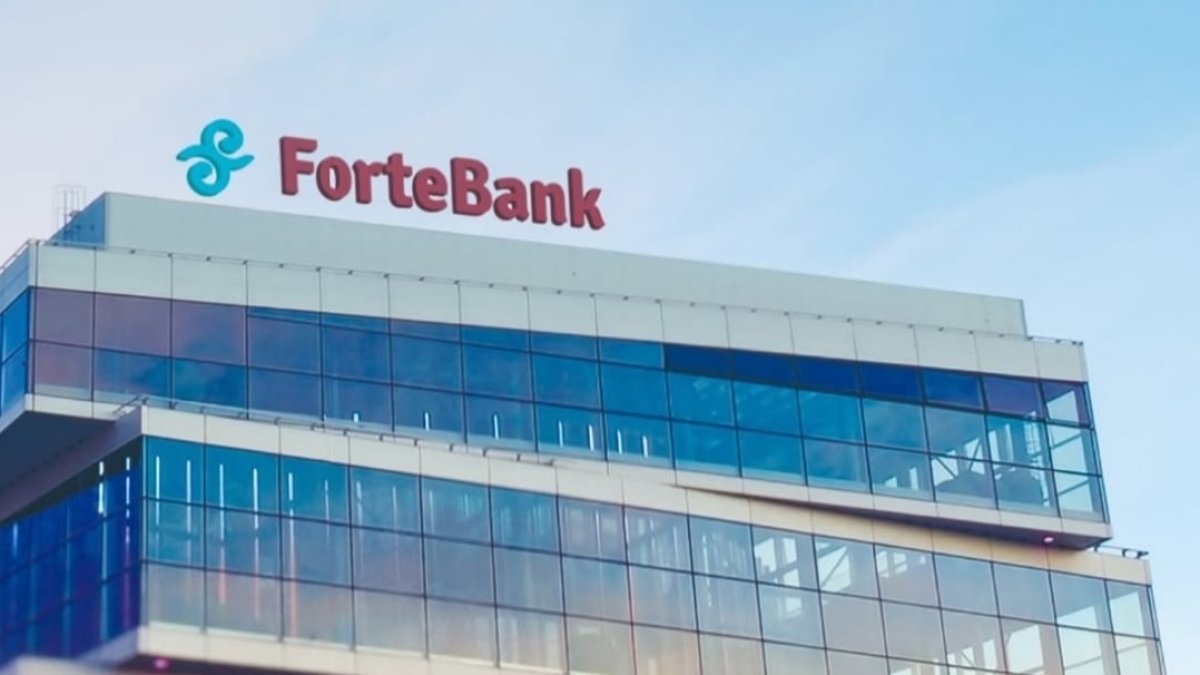 Наразылық пен күмән: ForteBank клиенттерінің шоттағы ақшасы неге себепсіз жоғалып жатыр