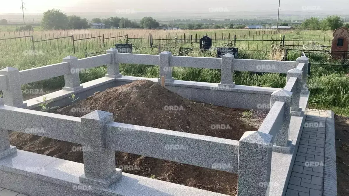 В Шамалгане обнаружена безымянная могила рядом с захоронением Булата Назарбаева