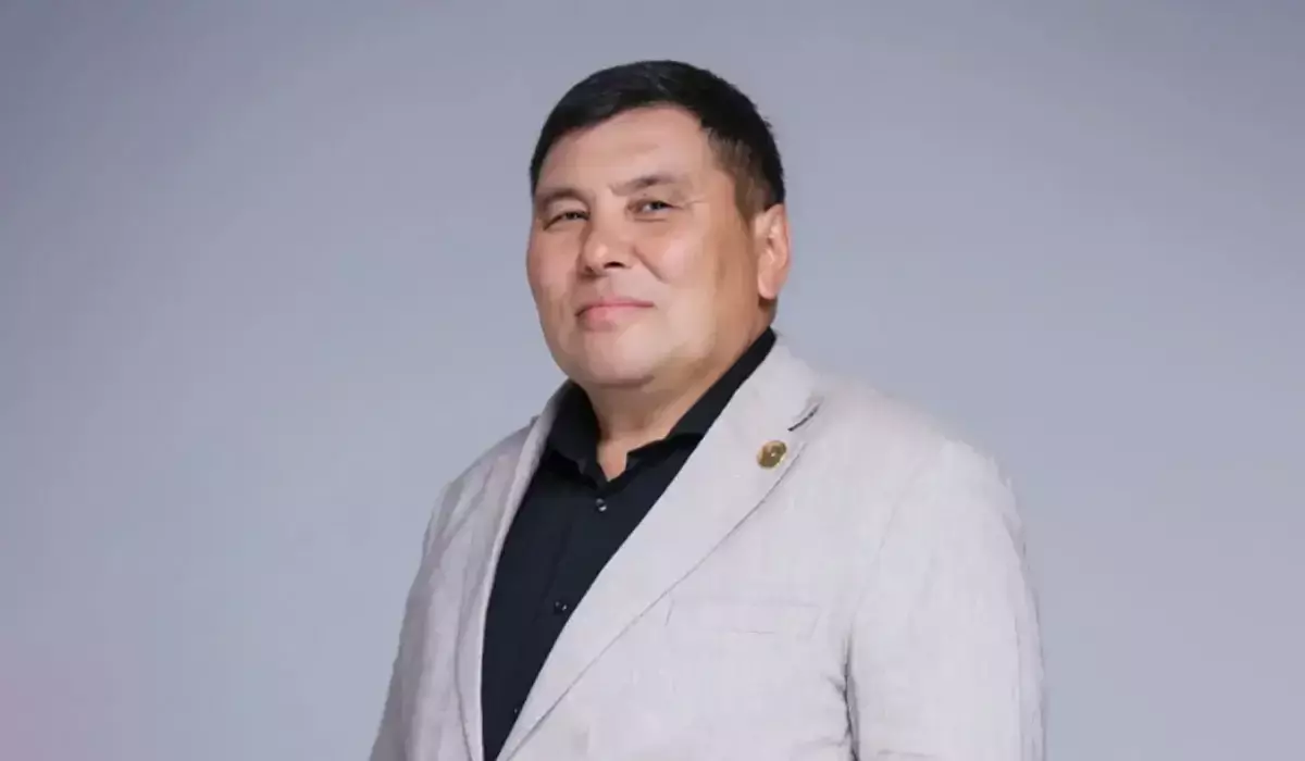 «Мен шаршадым»: Омар Жәлел эфирде жылап қалды (ВИДЕО)