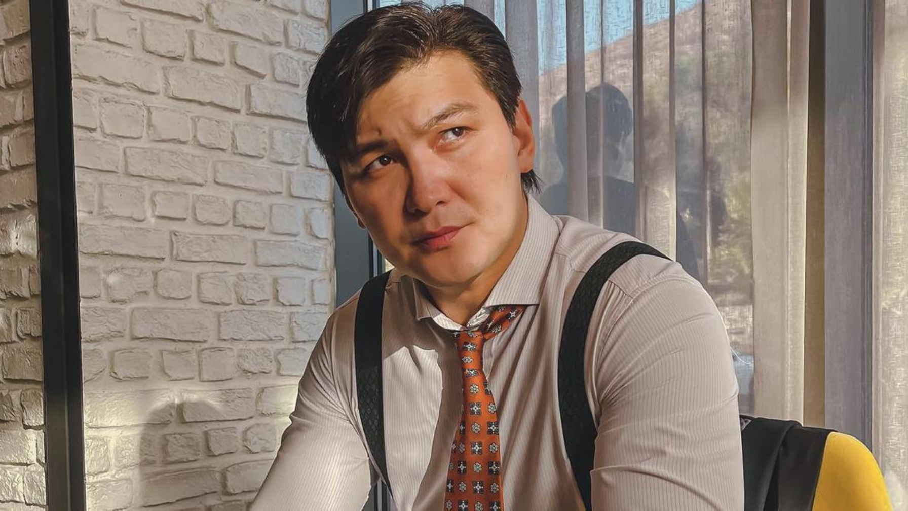  “Ата-анасы қарсы болды, сөйтіп екі жаққа кеттік”. Жігер Ауыпбаев жеке өмірі туралы ашып айтты 
