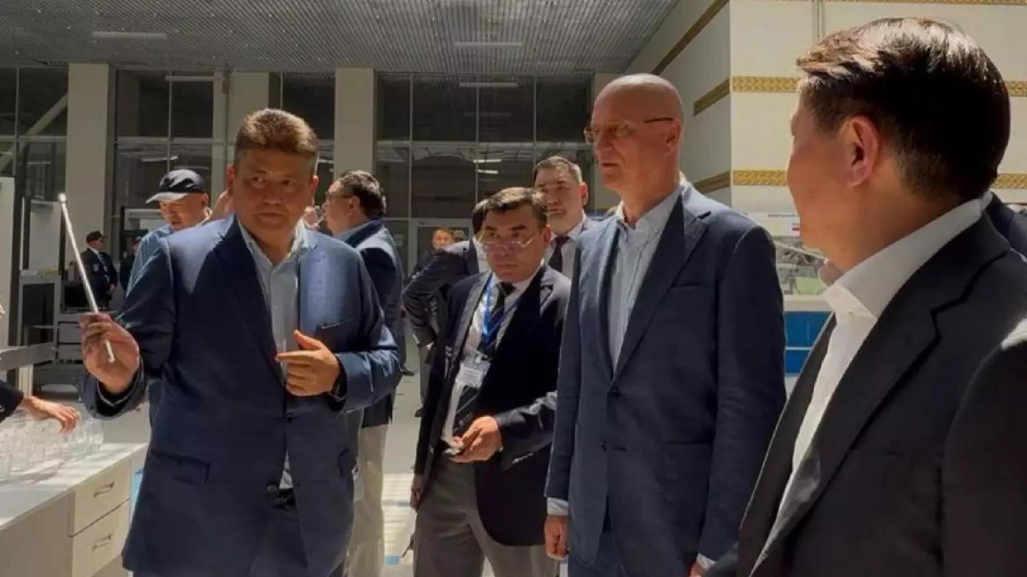 Роман Скляр жұмыс сапарымен «Нұр Жолы» өткізу пунктінің инфрақұрылымы және өндірістік қызметімен танысты
