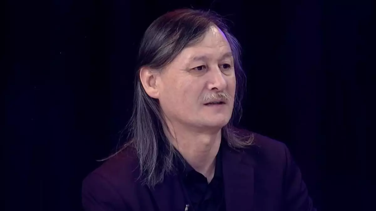 «Көріпкел айтқан»: Ұлықпан Жолдасов ұзын шашына қатысты құпияны айтып берді