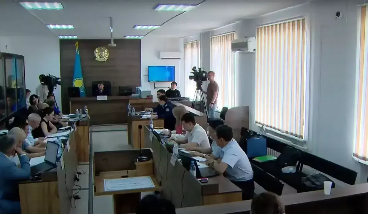 «Пнул Шерзата и три раза вонзил нож в Нурканата»: обвиняемый Абзал Шынасыл дает показания