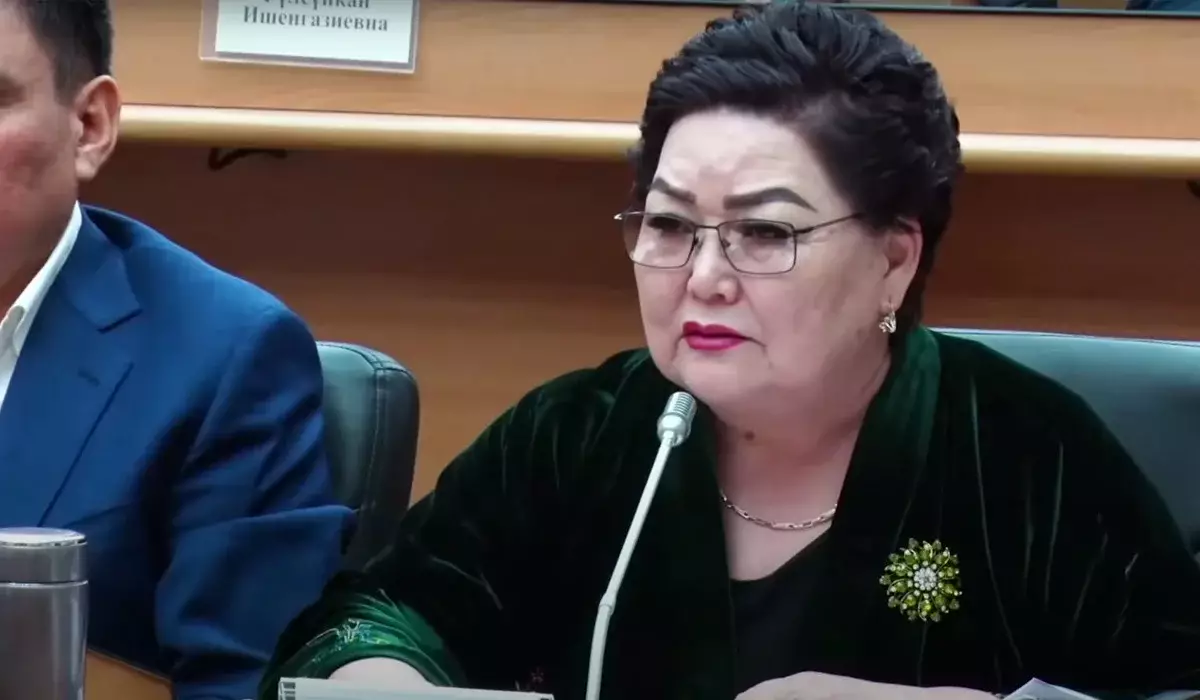 «Әскерге бармаған жігіттерге тұрмысқа шықпаңдар»: қырғыз депутаты қыздарға үндеу жасады (ВИДЕО)