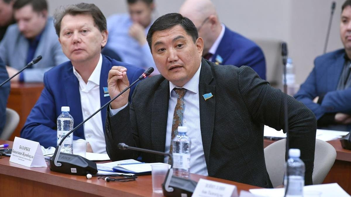 «Халыққа неге нақты мәлімет бермейді»: Депутат Сара Алпысқызына қатысты ақпар талап етті