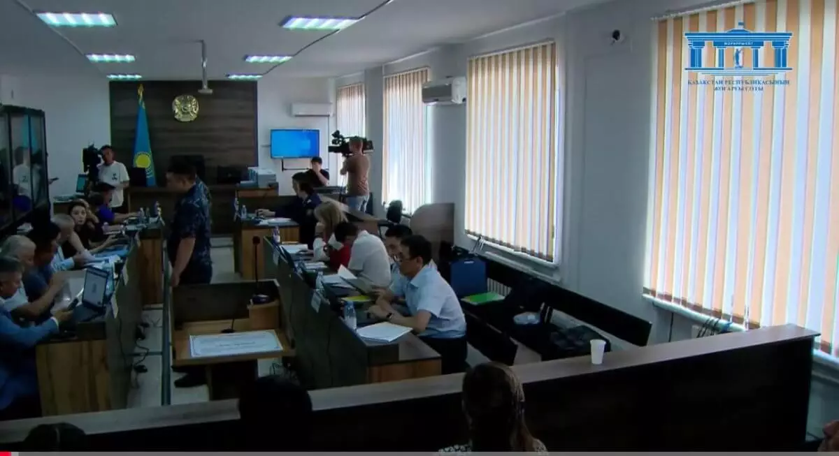 «Вопросов много не будет, я договорился»: в сети обсуждают фрагмент трансляции суда по делу Шерзата