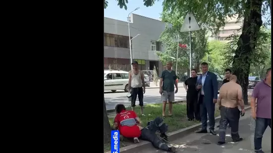 Алматыдағы тұрғын үй кешенінде екі электрик токқа түсті (ВИДЕО)