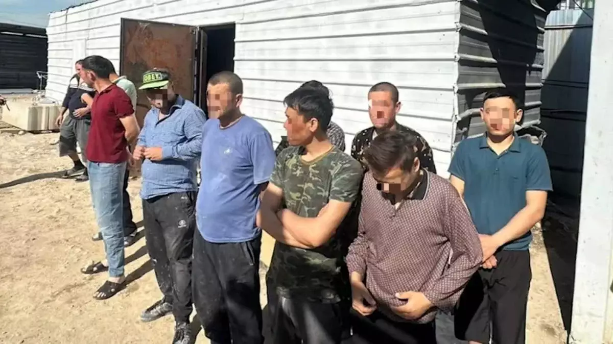 В Алматы задержаны десятки нелегалов на стройке