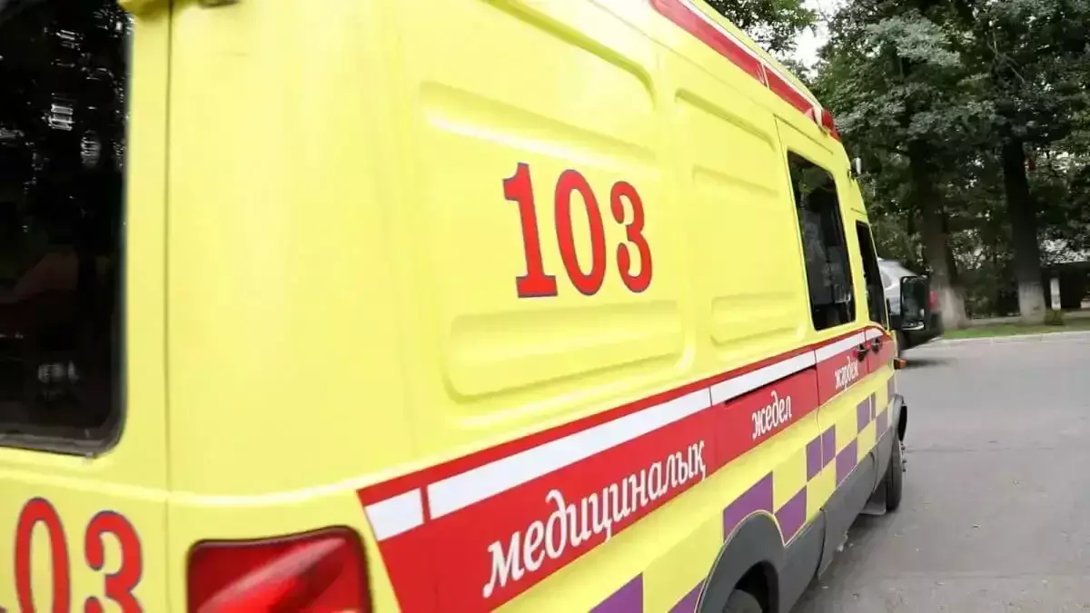 Алматыда жүргізуші жедел жәрдемге жол бермей қойды (ВИДЕО)