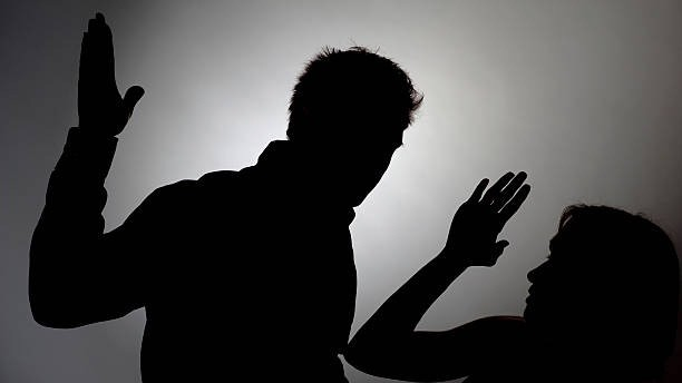 Мұрны мен тісін сындырған: Күйеуі әйелін өлімші етіп сабап тастаған