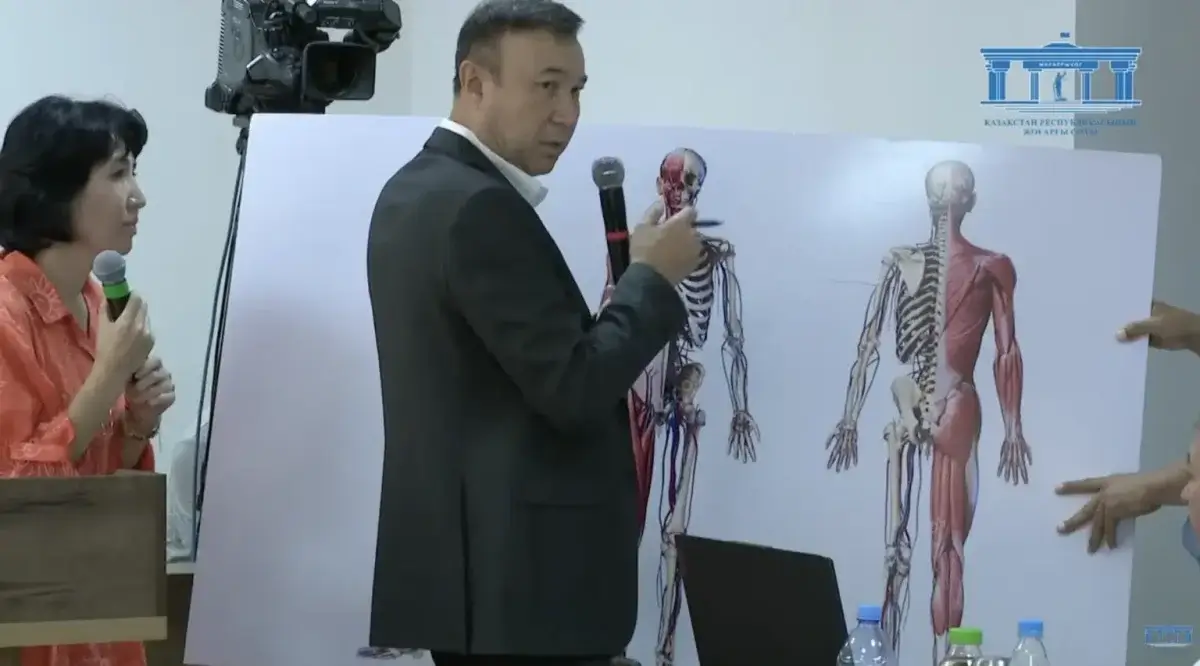 «Жарақаттың тереңдігі 12 см». Сарапшы Шерзат пышақ қай жеріне дейін кіргенін айтты