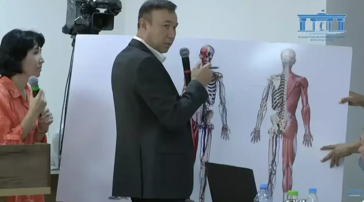 «Жарақаттың тереңдігі 12 см». Сарапшы Шерзат пышақ қай жеріне дейін кіргенін айтты