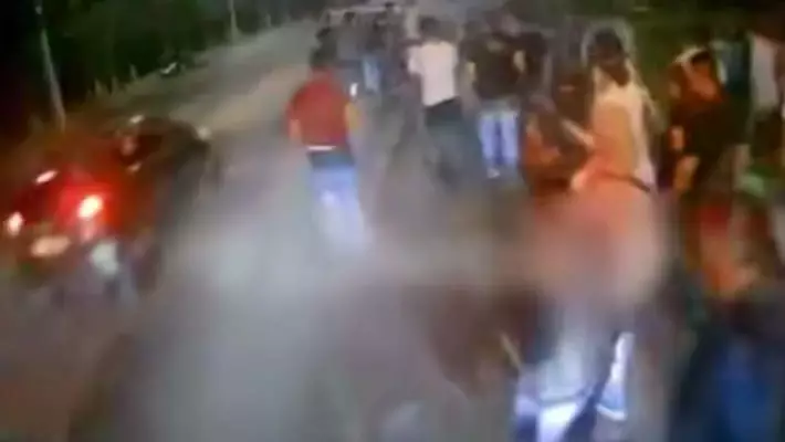 Пассажиры автобуса в Ташкенте избили водителя легковушки после ДТП