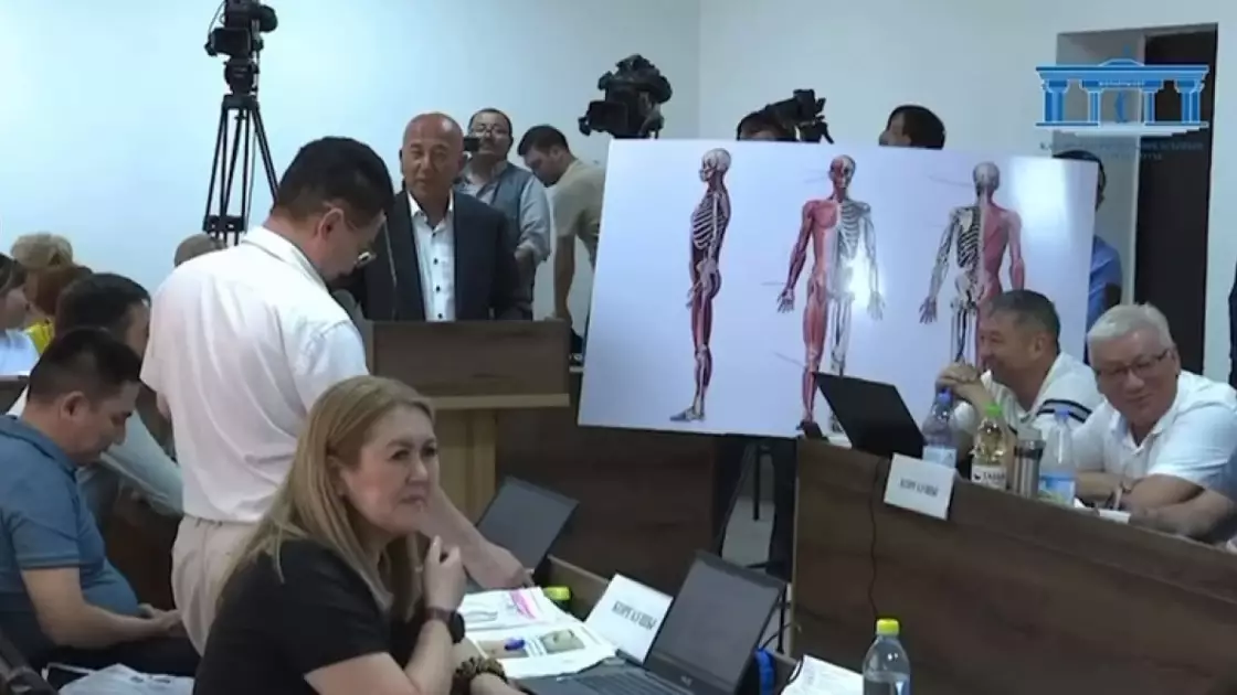 «Сабына дейін сұққан». Белгілі сарапшы Тахир Халимназаров Шерзатқа пышақтың қалай сұғылғанын дәлелдеп берді