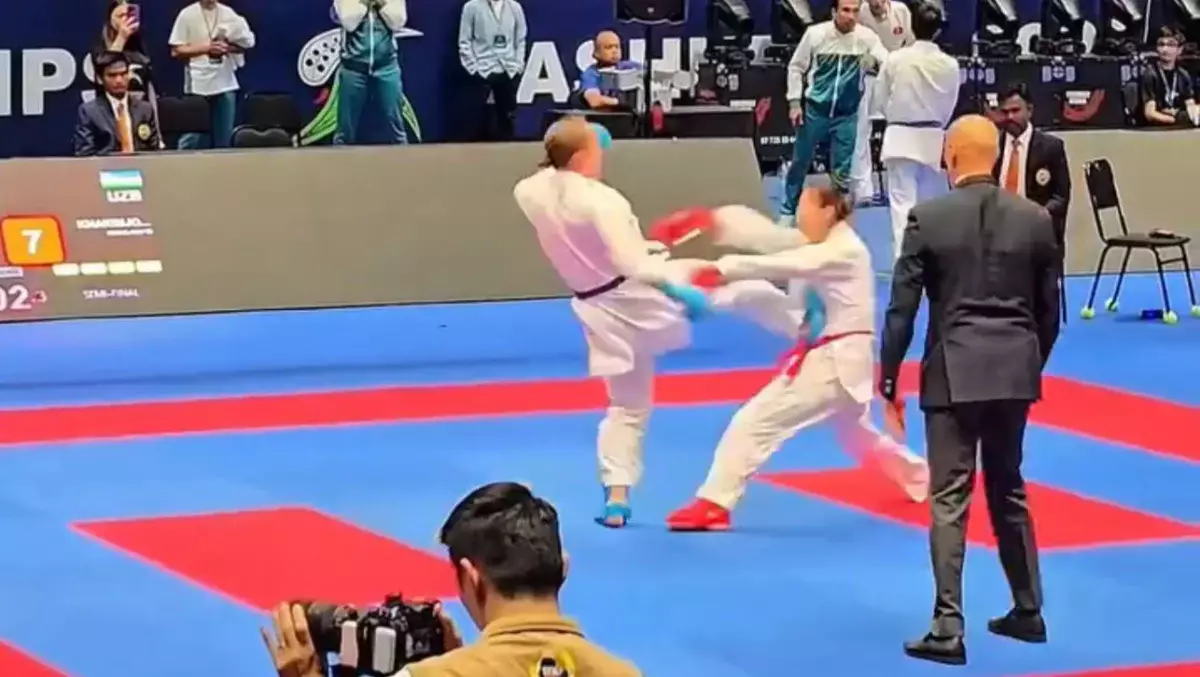 Казахстанка сокрушила соперницу из Узбекистана и вышла в финал чемпионата Азии по каратэ (ВИДЕО)