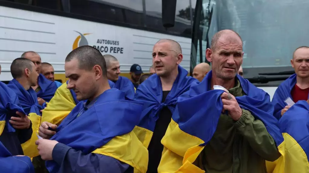 Украина и Россия провели новый обмен пленными: домой вернулись сотни военных