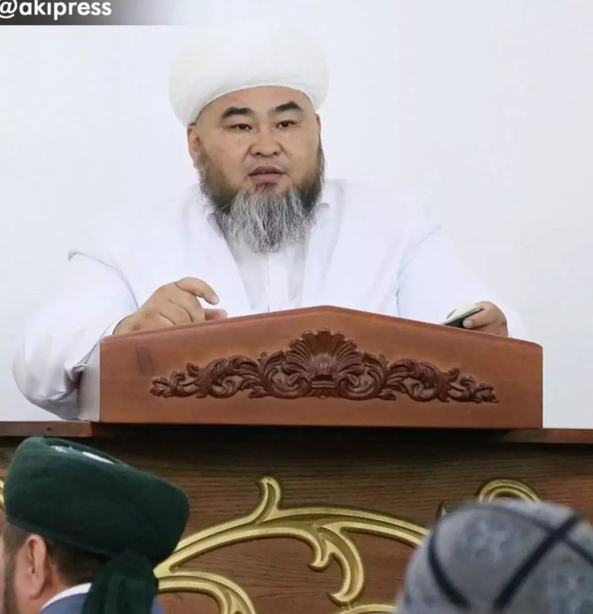 В Кыргызстане арестован глава казыята мусульман, его обвиняют в поборах