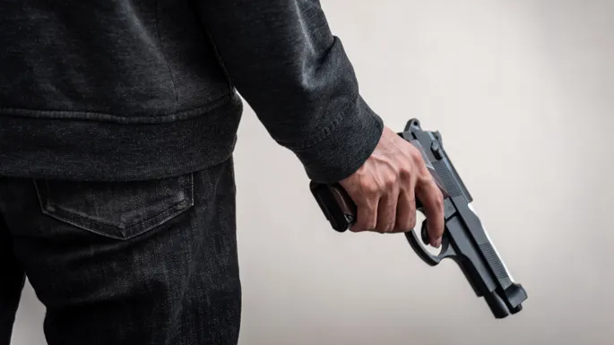 Белгісіз екі ер адам өте танымал 2 судьяны атып өлтіріп кетті