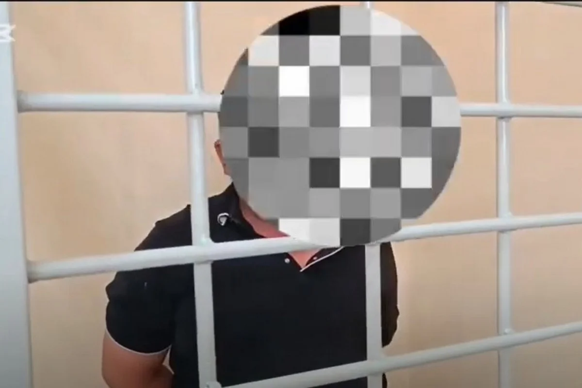 Суд отправил под арест подозреваемого в нападении на девушку в подъезде в Сатпаеве