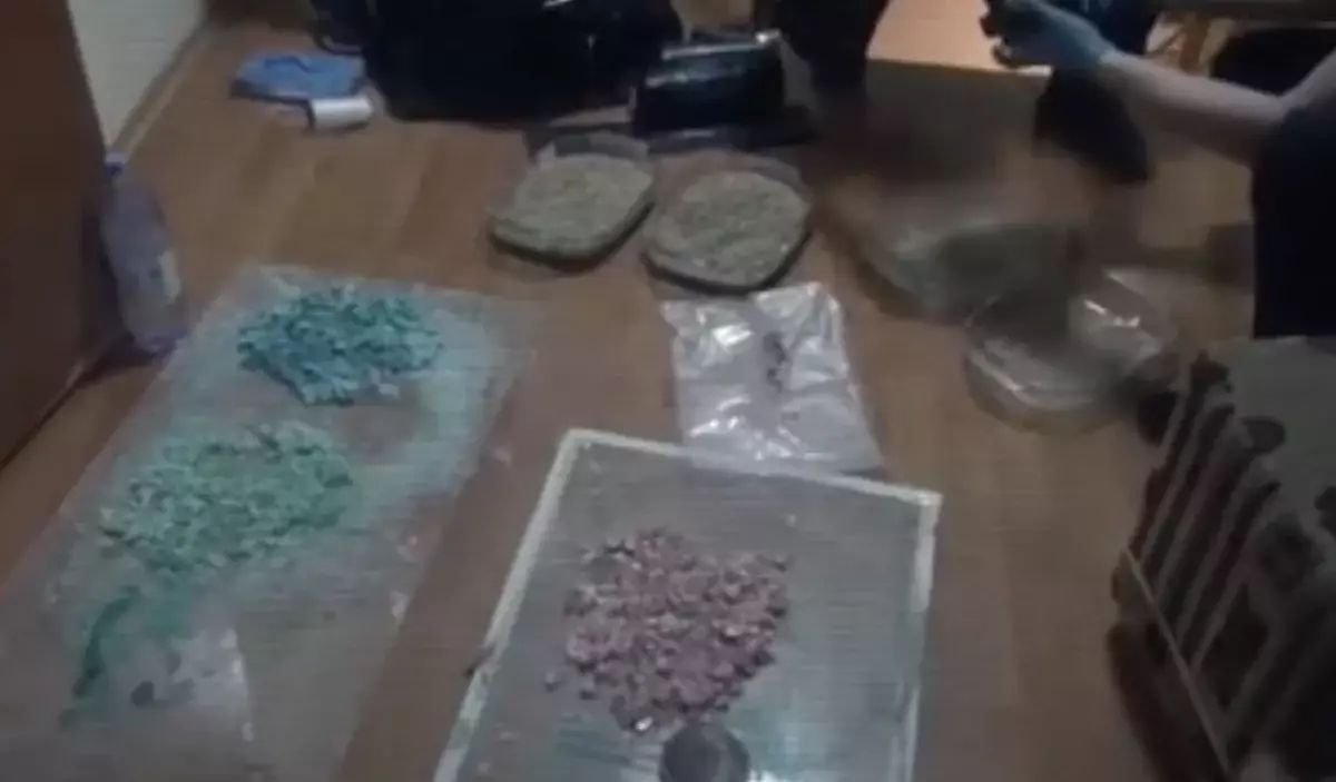 Алматыда жер үй синтетикалық есірткі шығаратын орынға айналған