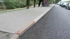 Алматыда жол жөндеу кезінде бүлінген жиектастар ғана ауыстырылады