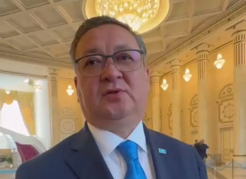 «Вы такие красивые, что я уже теряюсь»: как глава МИД уклонился от вопросов в Акорде