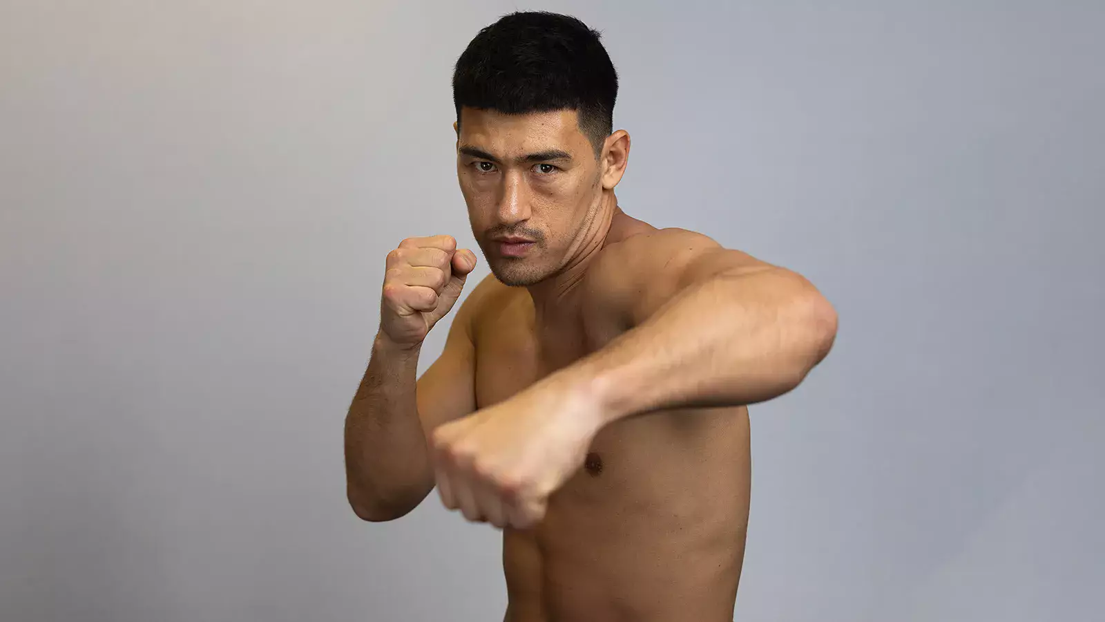 Дмитрий Бивол UFC жауынгерлері боксшыларға қарағанда неліктен азырақ ақша алатындығын түсіндірді