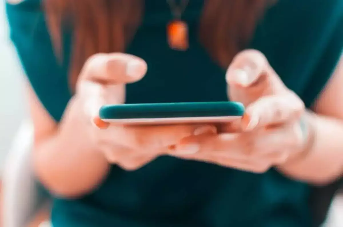 «Вымогали 2 млн тенге за интим с малолеткой»: актюбинка отдала iPhone мошеннику