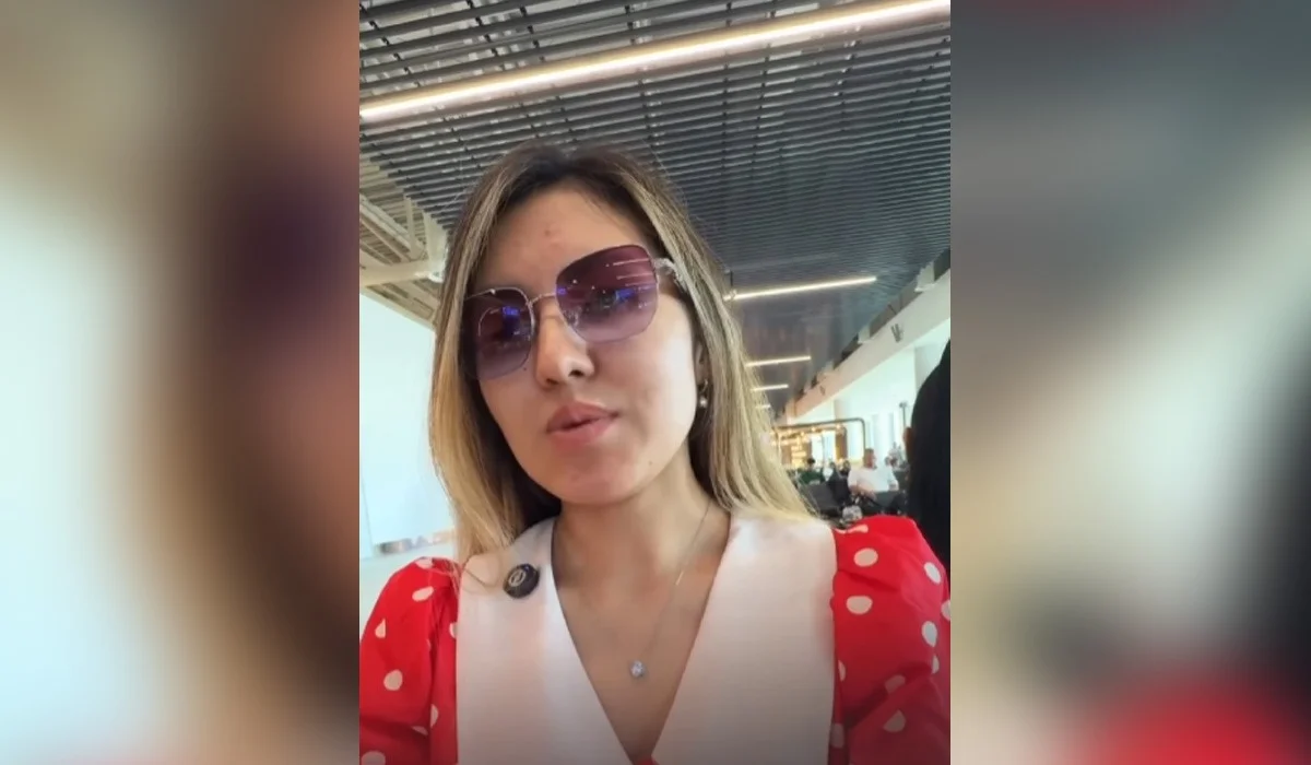 «Жылағым келеді»: Түркия әуежайында қазақ жігіттер зағип қызға кезек бермей қойған (ВИДЕО)